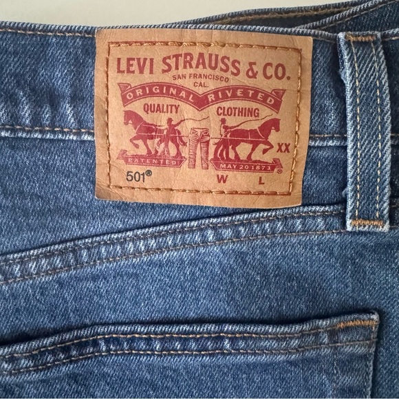 Levi’s 501 Cut Off Denim Jeans Button Fly Shorts Women’s size 29 - Picture 5 of 11